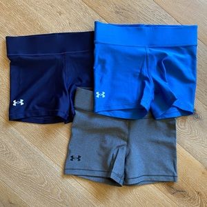 New Under Armour heat gear 3 inch mid rise spandex shorts, bundle of 3, Small